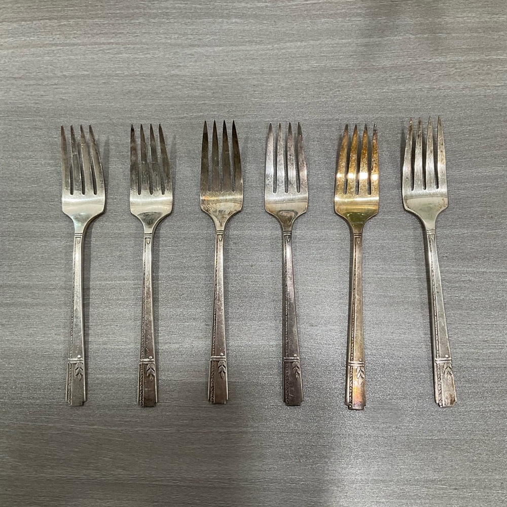 VINTAGE 1938 ONEIDA PRESTIGE GRENOBLE SILVERPLATE FLATWARE SIX LUNCHEON‎ FORKS